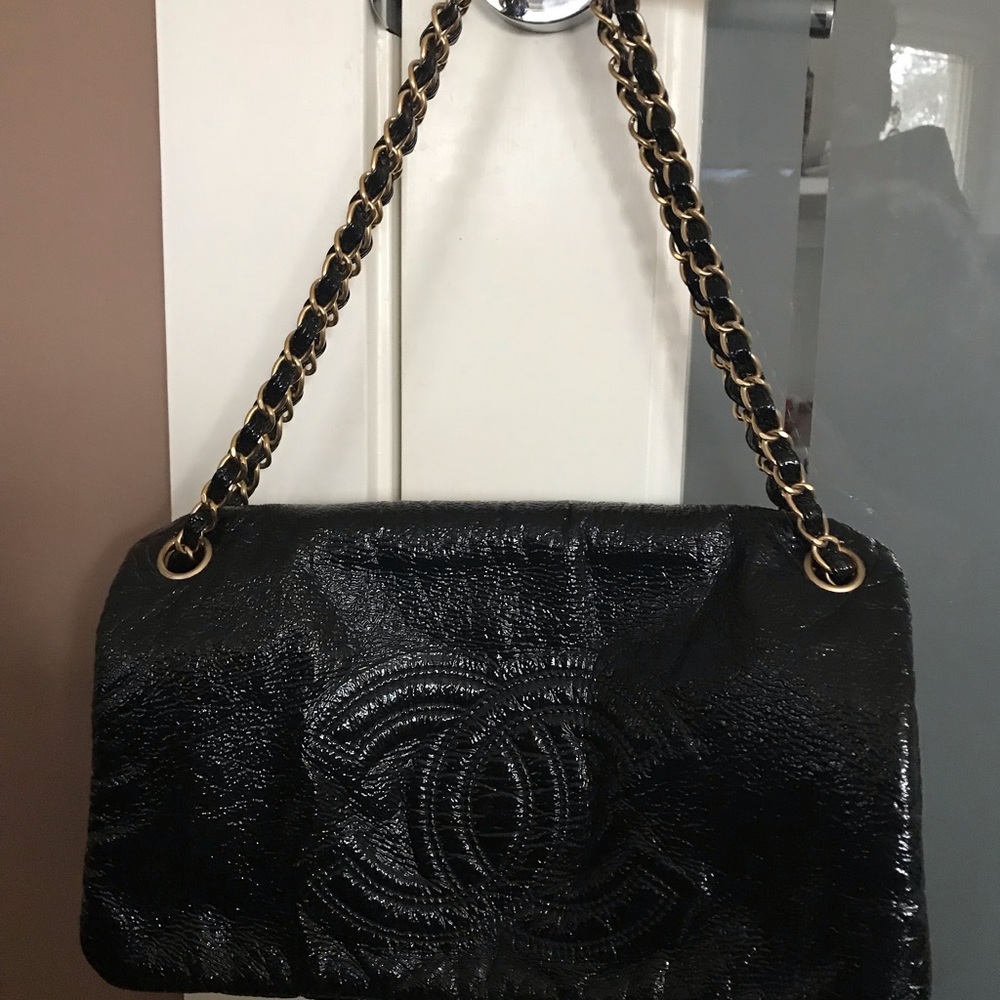 CHANEL Black Patent Leather shoulder bag